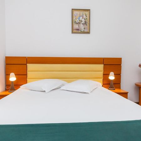 Hotel Sir Colentina Bucureşti Ngoại thất bức ảnh