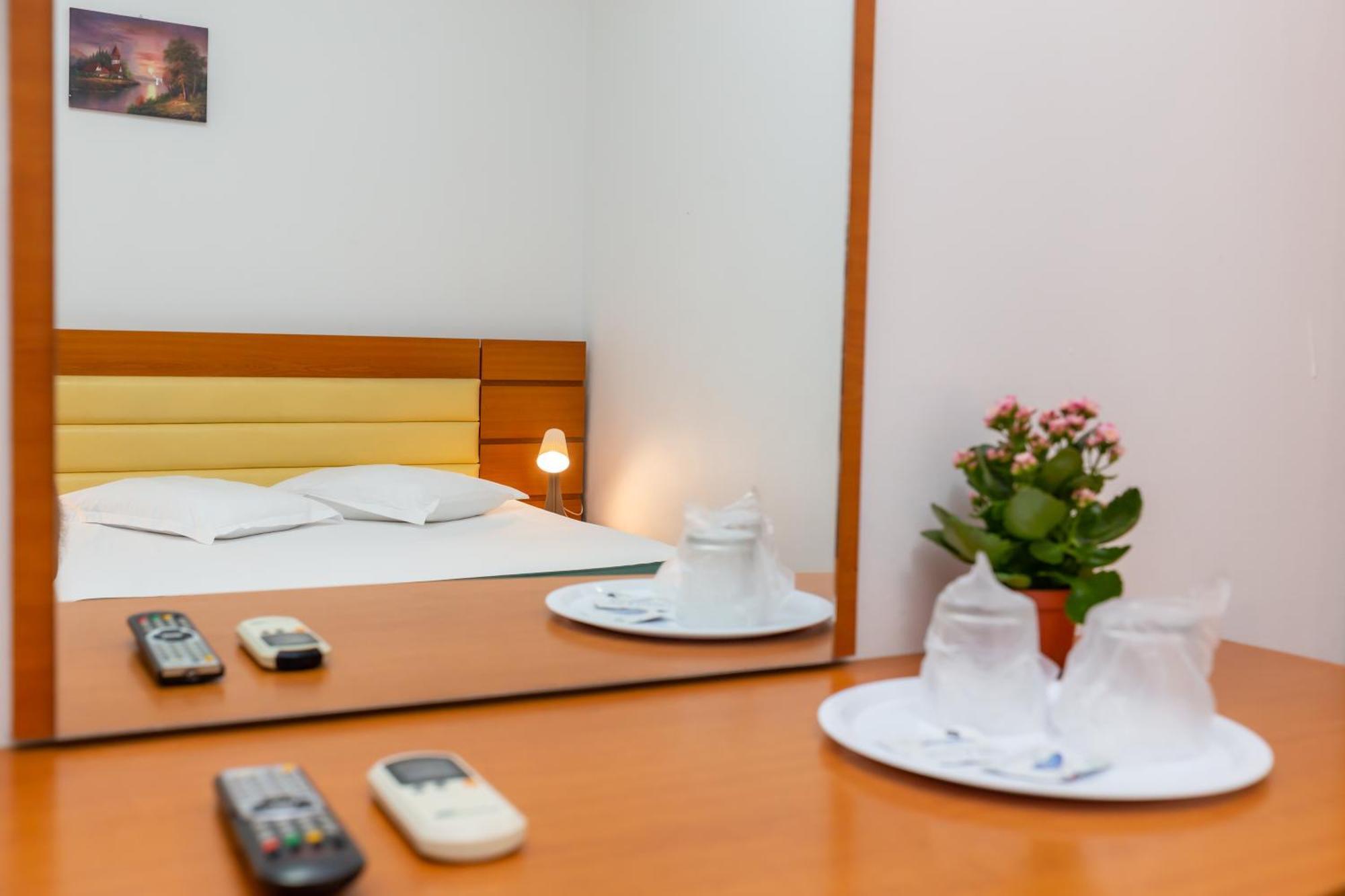 Hotel Sir Colentina Bucureşti Ngoại thất bức ảnh
