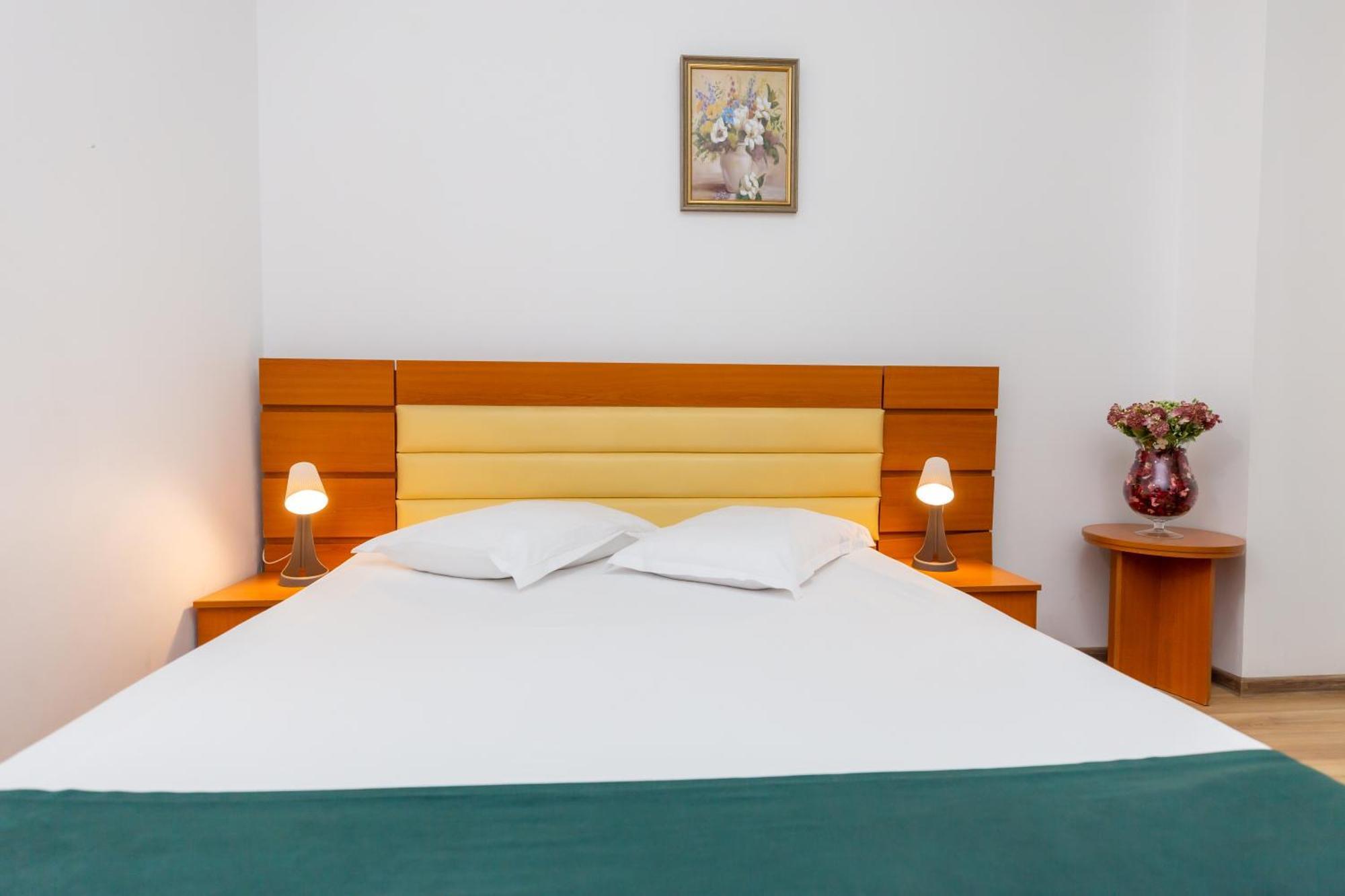 Hotel Sir Colentina Bucureşti Ngoại thất bức ảnh