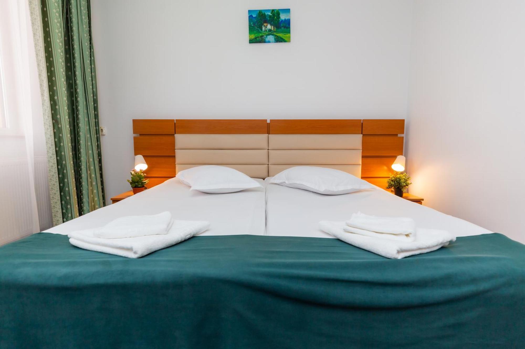 Hotel Sir Colentina Bucureşti Ngoại thất bức ảnh