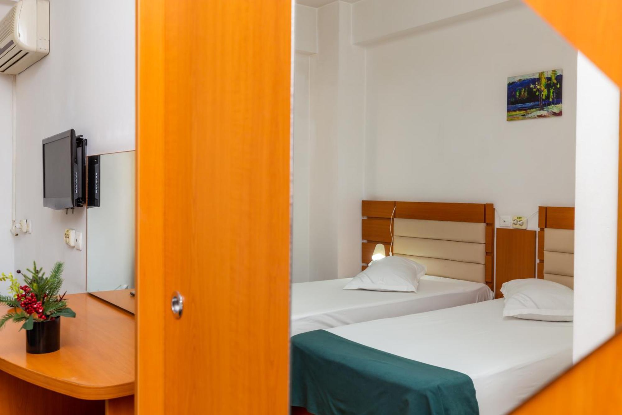 Hotel Sir Colentina Bucureşti Ngoại thất bức ảnh