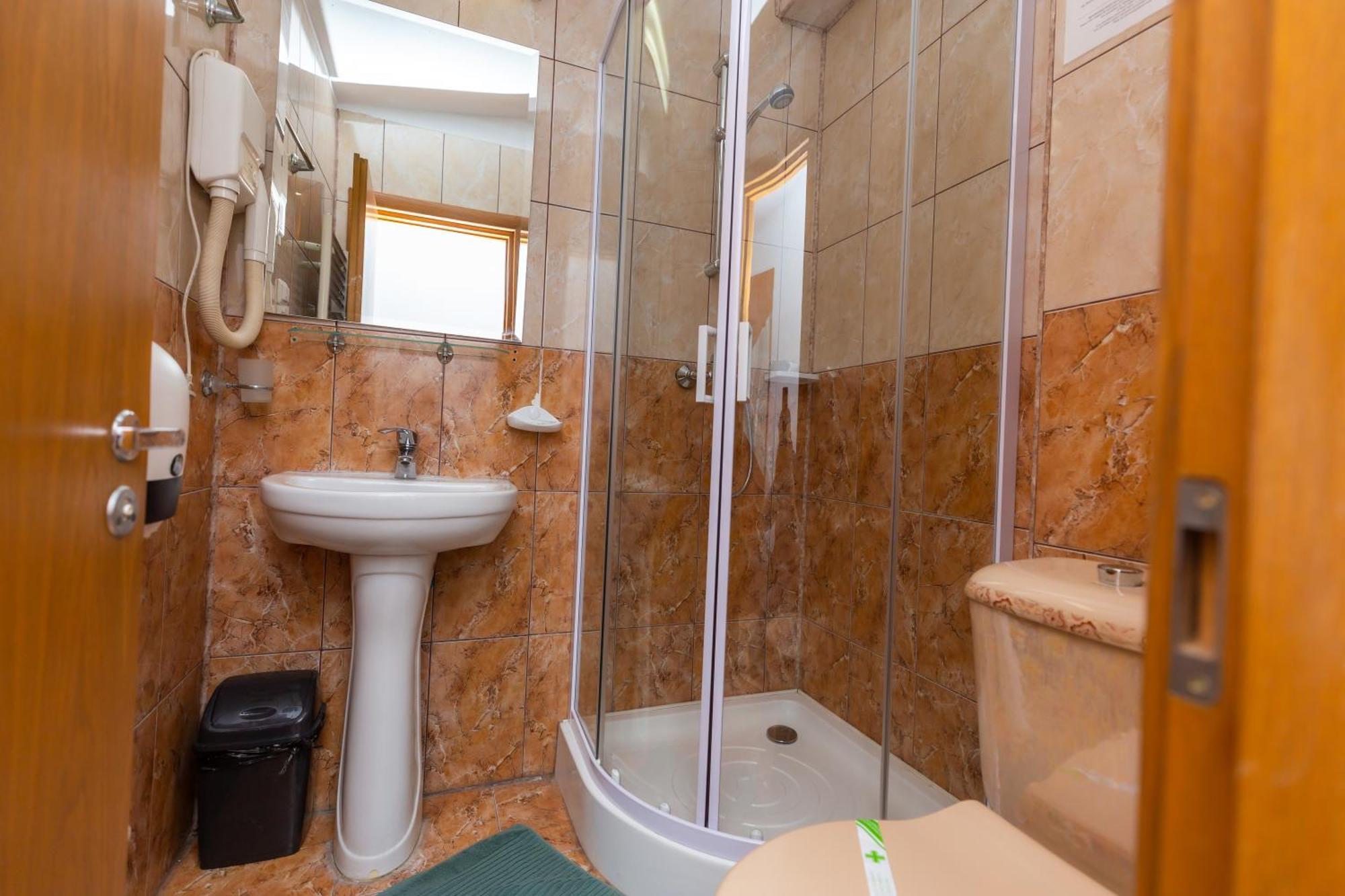 Hotel Sir Colentina Bucureşti Ngoại thất bức ảnh