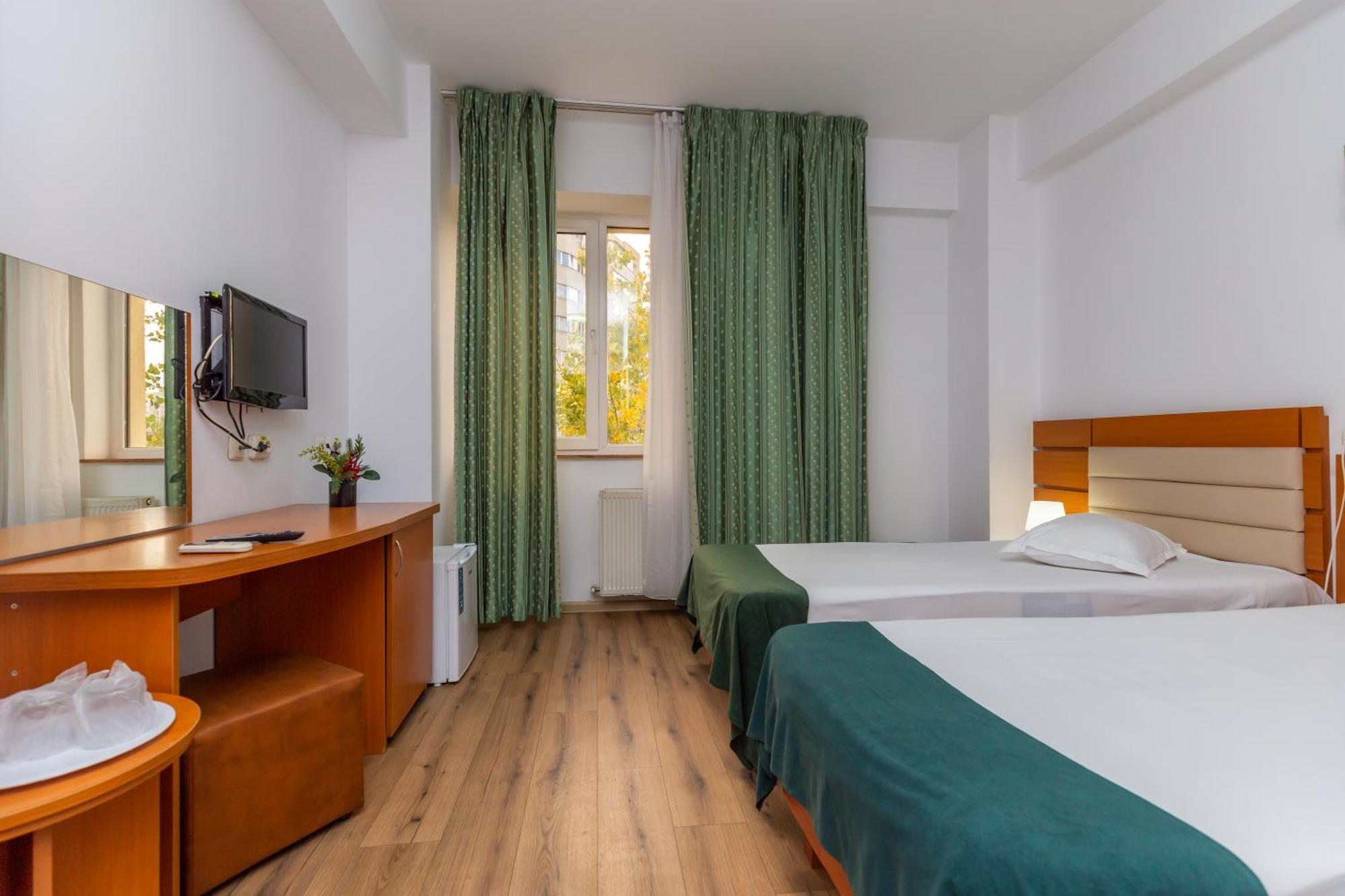 Hotel Sir Colentina Bucureşti Ngoại thất bức ảnh