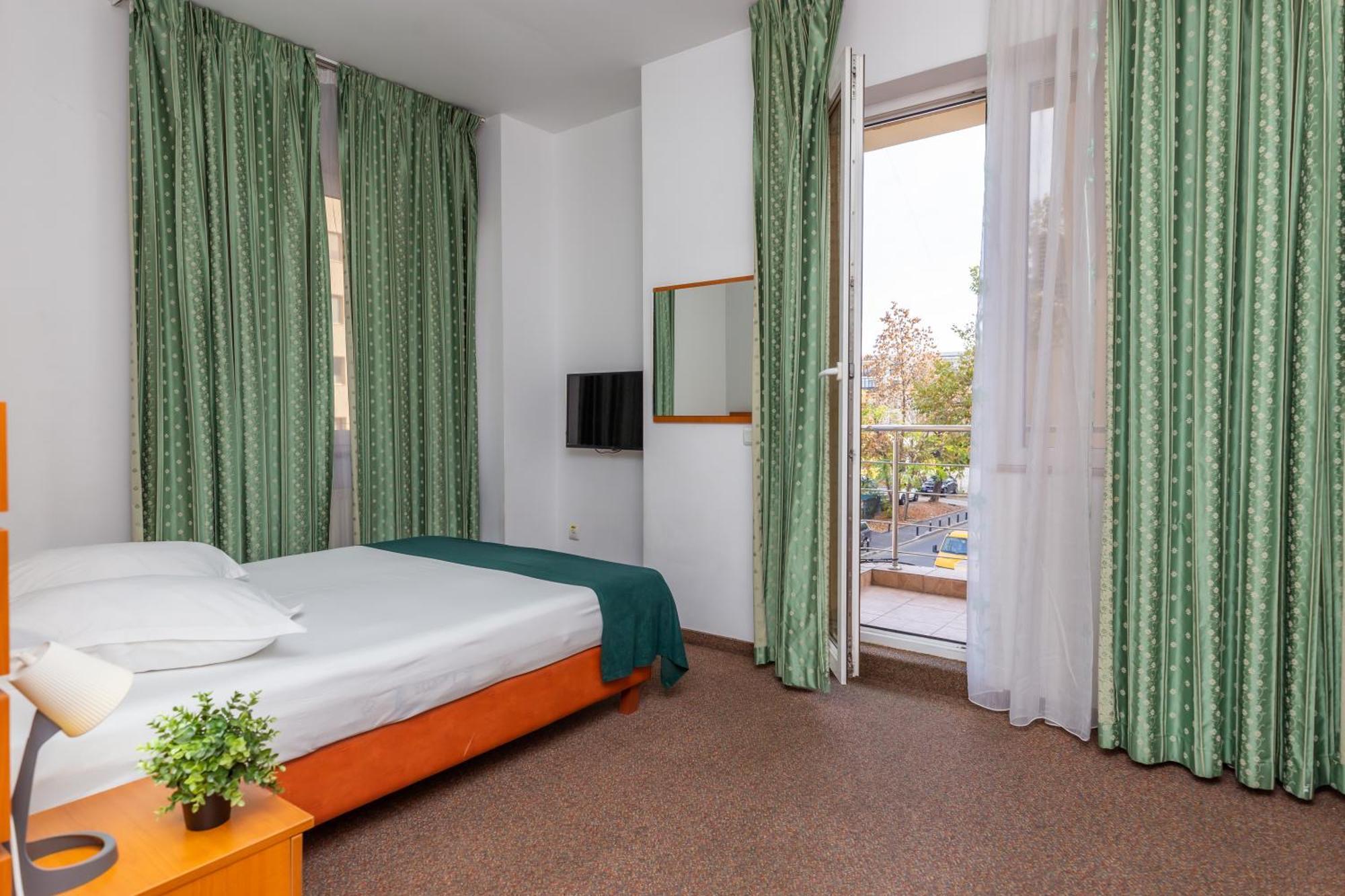 Hotel Sir Colentina Bucureşti Ngoại thất bức ảnh