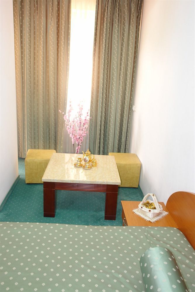 Hotel Sir Colentina Bucureşti Ngoại thất bức ảnh
