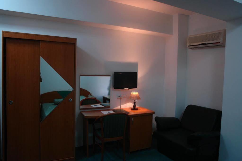 Hotel Sir Colentina Bucureşti Ngoại thất bức ảnh